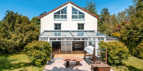 Gepflegtes Einfamilienhaus mit moderner Ausstattung und bis zu neun Zimmern