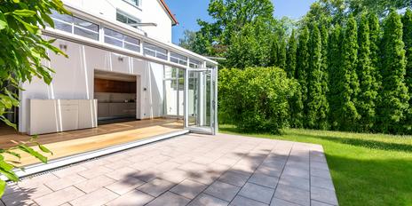 Well-maintained detached house with modern fittings and up to nine rooms