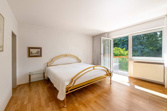 Schlafzimmer mit Balkon
