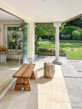 Charmanter Gartenpavillon