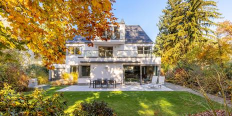 Spacious architect's villa from 2023 with elevator, underground parking and spa area