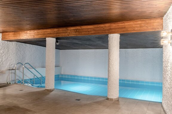Schwimmbad im Untergeschoss