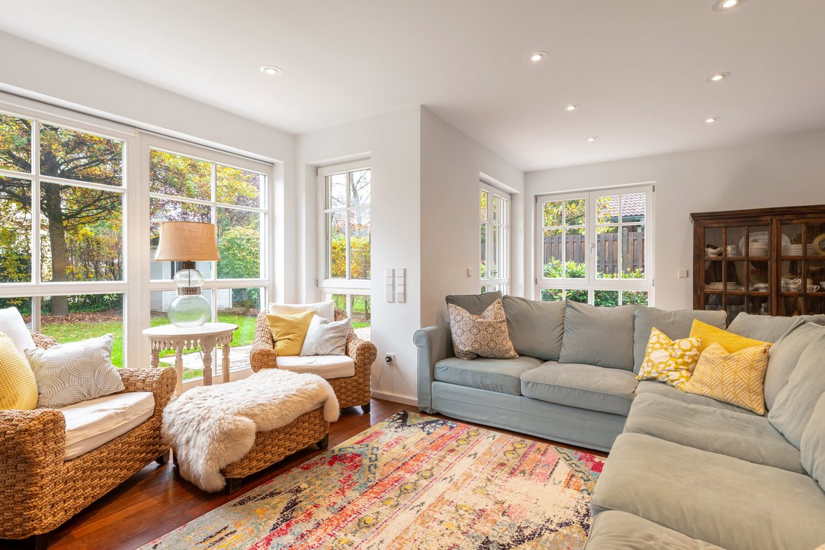 Living/dining area with access to the garden