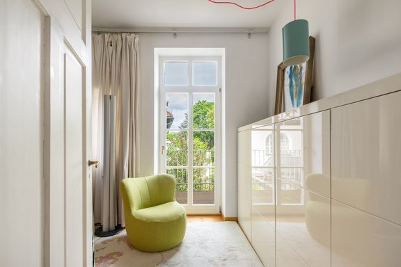 Dressing room with daylight