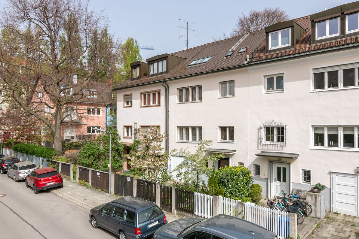 Townhouse with potential