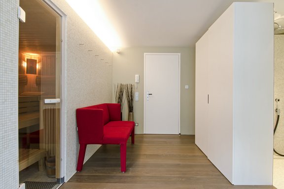 Klafs-Sanarium und Dusche