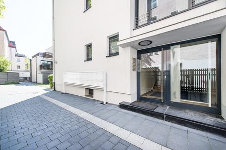 Gesamtensemble: Luxuriöses Townhouse und Apartmenthaus mit 22 Wohneinheiten