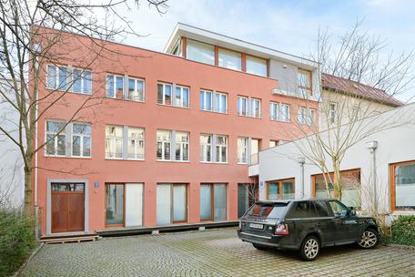 Gesamtensemble: Wohn- und Bürohaus mit loftartiger 5-Zimmer-Dachterrassenwohnung