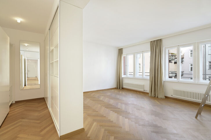 Schlafzimmer mit Ankleide und Badzugang (Einheit1)