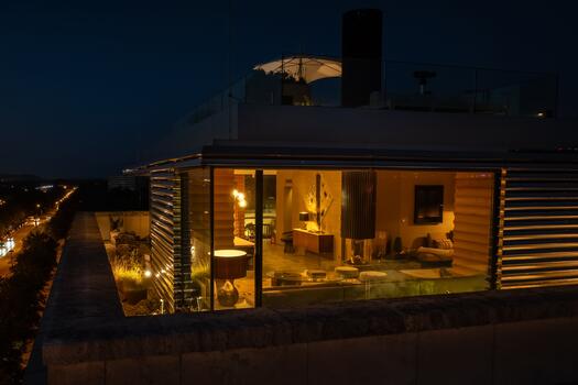 Penthouse bei Nacht