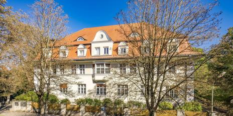 Stadtpalais von 1912 mit 8 Einheiten und Ausbaugenehmigung