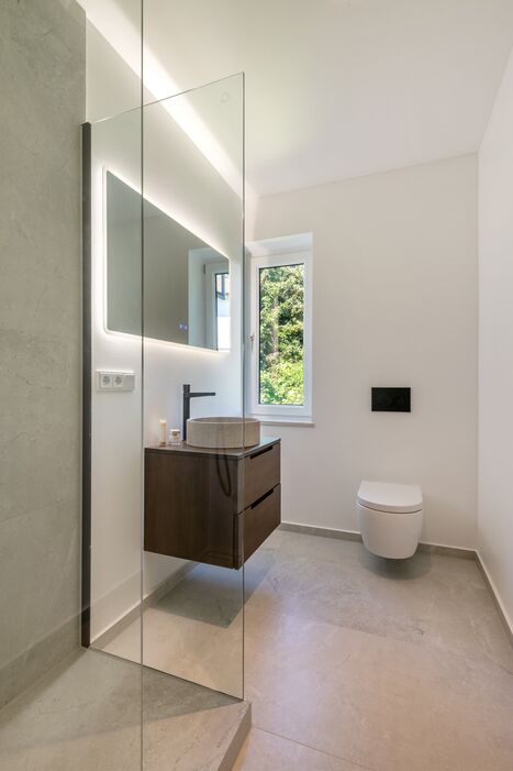 A Timeless, Modern Bathroom