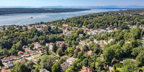 Tastefully renovated 2-bedroom apartment with a panoramic view