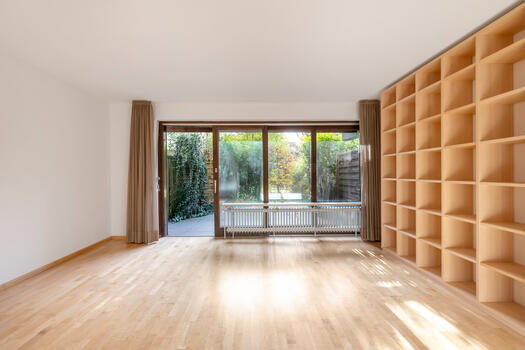Sunny living/dining area