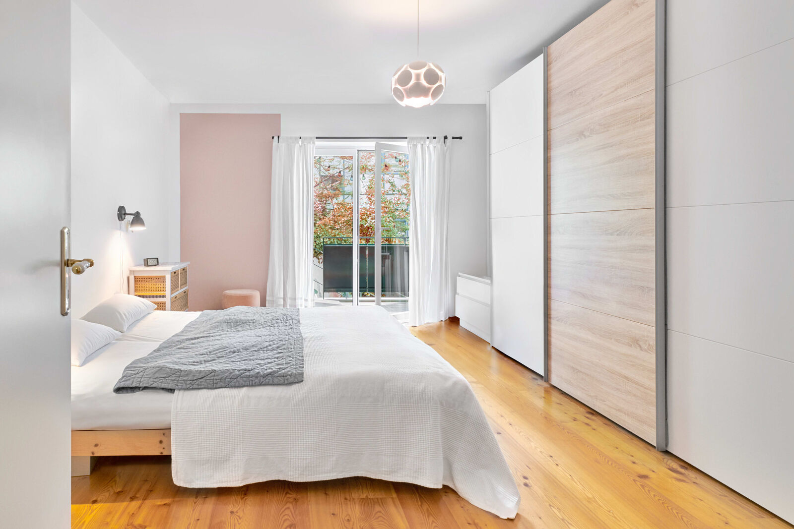 Schlafzimmer zur Loggia