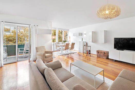 Bright living/dining area