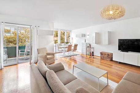 Geschmackvolle Terrassen-/Gartenwohnung mit 4 Zimmern und Loggia in grüner Bestlage
