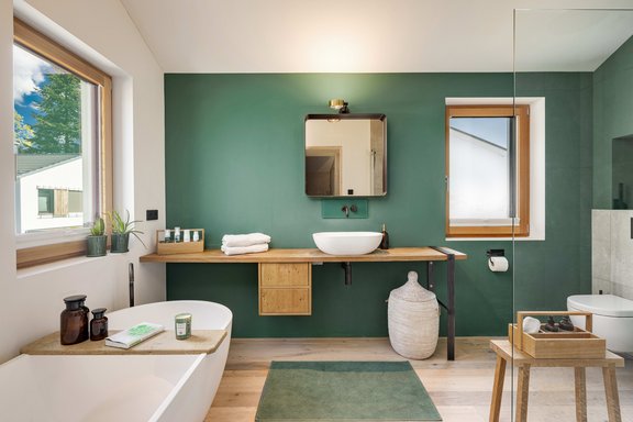 Color accents in the bathroom