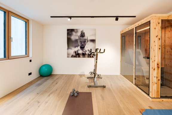 Fitness room with sauna