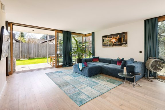 Fullness of light and transparency