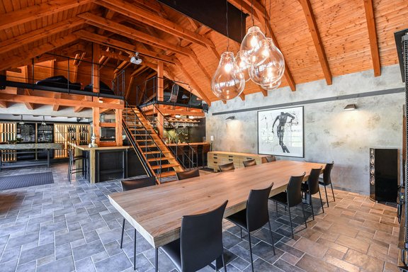 Wine cellar with bar and lounge