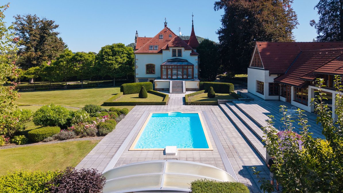 Historic villa with pool and guest house