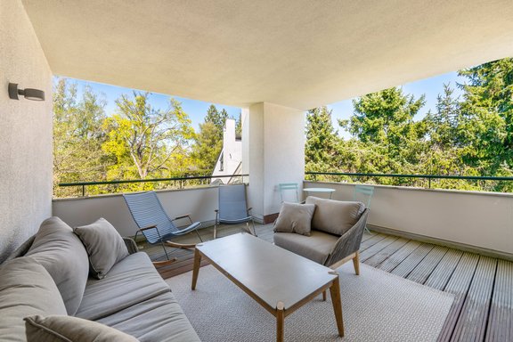 Roof terrace with a view of the garden