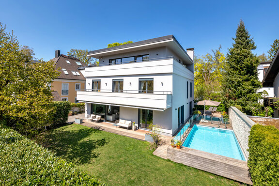 Spacious family villa
