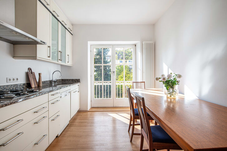 Wohnküche mit Balkon