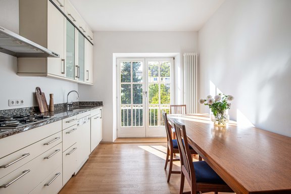 Wohnküche mit Balkon