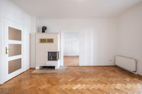 Großzügig und charmant: 4,5-Zimmer-Altbauwohnung mit historischen Details in ruhiger, begehrter Lage