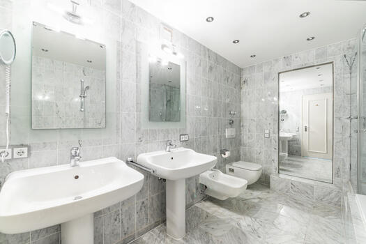 Elegantes Marmorbad