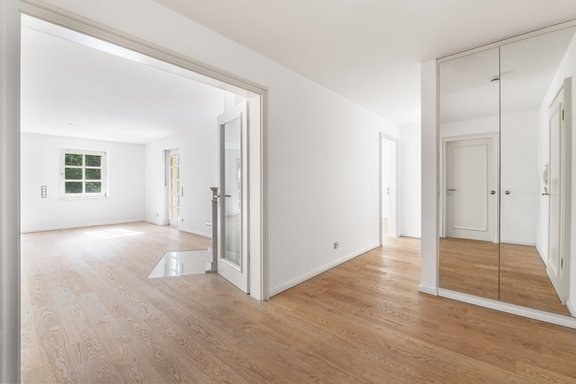 Geräumiges, helles Entree