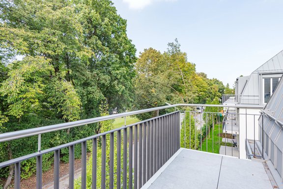 Balcony with view to the Karneidplatz