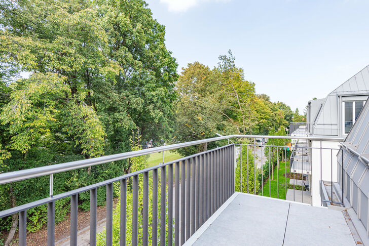 Balkon mit Blick auf den Karneidplatz