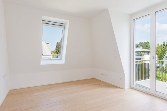 Bedroom with balcony to the inner courtyard