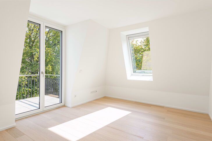 Schlafzimmer mit Ostbalkon