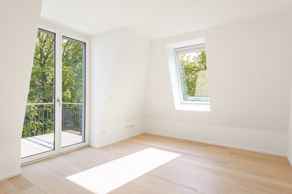 Schlafzimmer mit Ostbalkon