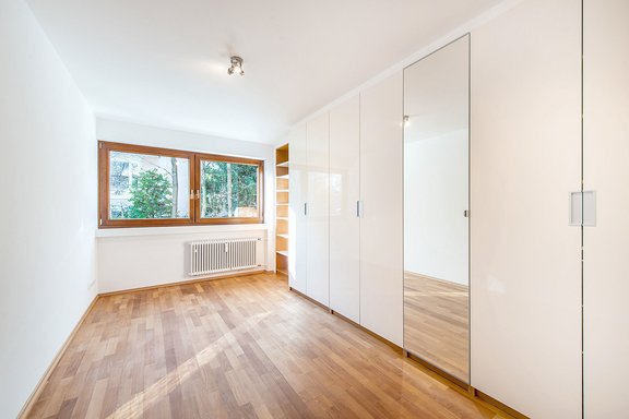 Bedroom with fixtures