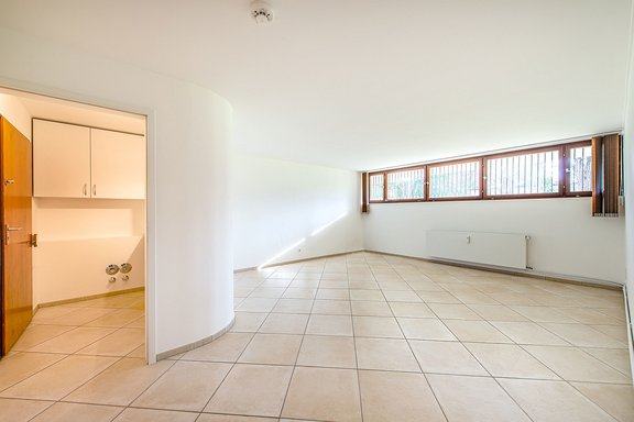 Hobby room with laundry room