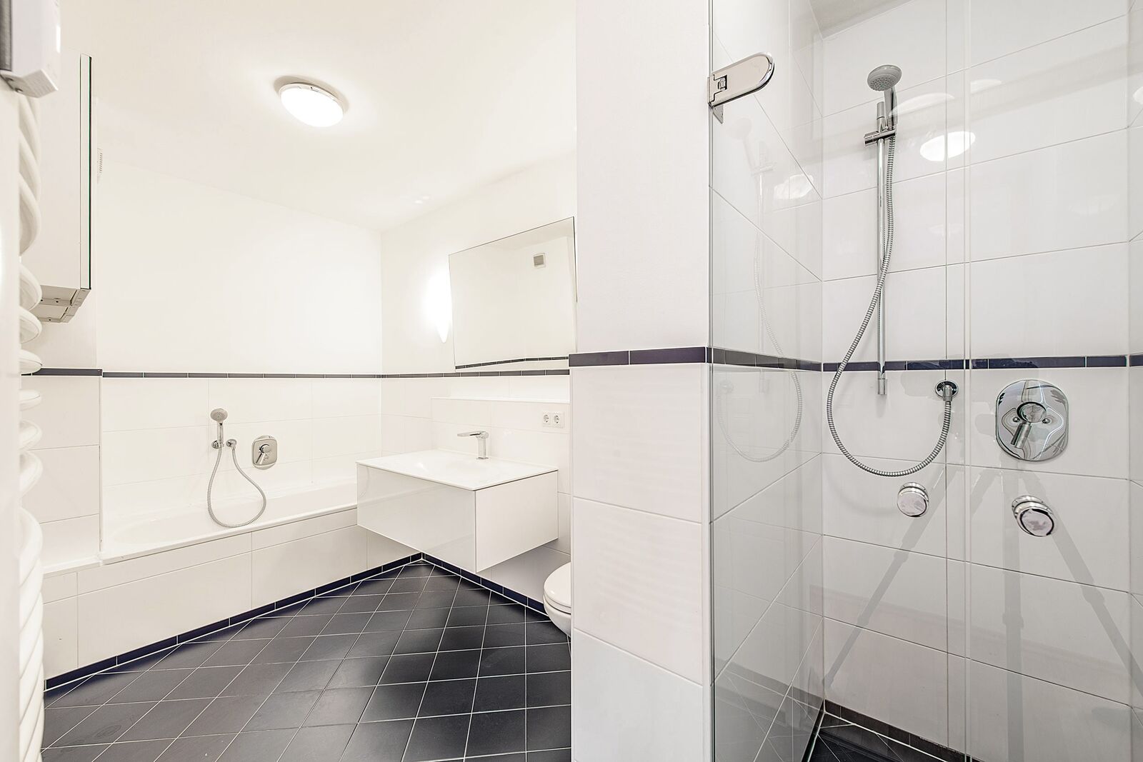 Modernes Badezimmer