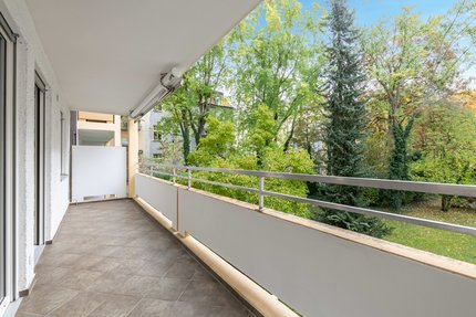 Balkon in Südausrichtung mit Blick ins Grüne