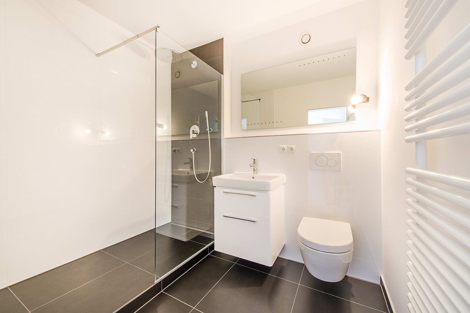 Modernes Badezimmer