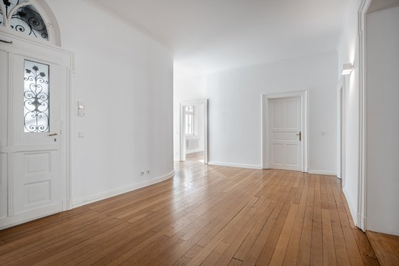 Geräumige Diele mit zahlreichen Stellflächen