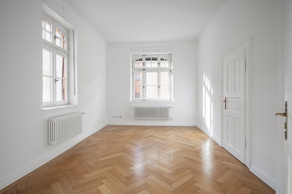 Helles Kinder-/Gäste-/Arbeitszimmer