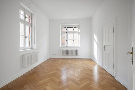Bright children's/guest/study room