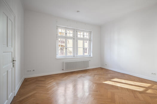 Spacious bedroom