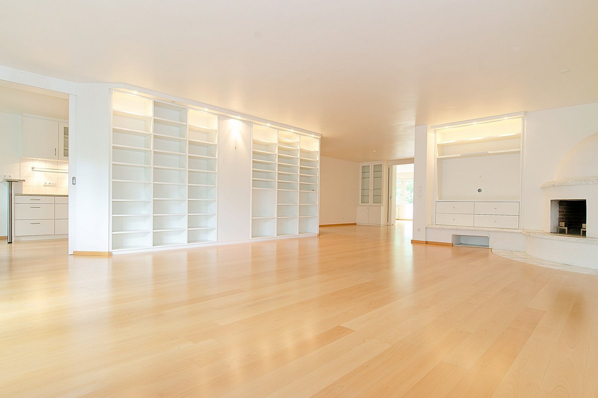 Living room with fireplace