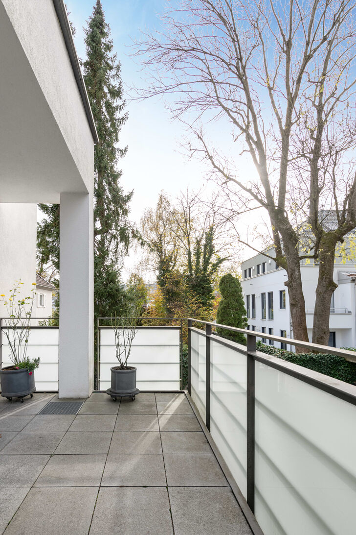 Balkonterrasse mit Traumblick ins Grüne