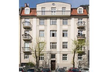 Grosszügige 5-Zimmer-Jugendstil-Wohnung mit original erhaltenen Details, West- und Südbalkon